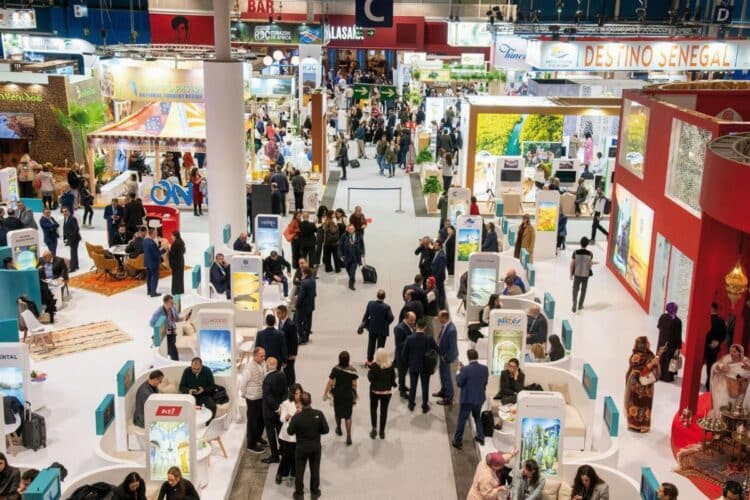 Pasear por los pabellones de FITUR es asomarse a las ventanas al mundo. /  	                                        FITUR
