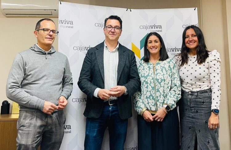 Un instante de la firma de convenio de la Fundación Caja Rural con la Asociación Segoviana de la Prensa Deportiva./ASPD