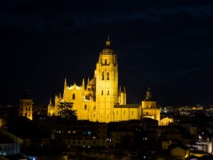 El Acueducto tendrá una nueva y más eficiente iluminación antes de que termine este año 2 catedral hector