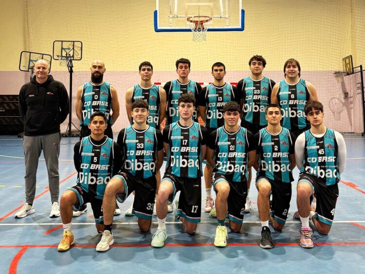 La plantilla del equipo segoviano antes del encuentro frente a la UVA./DIBAQ CD BASE