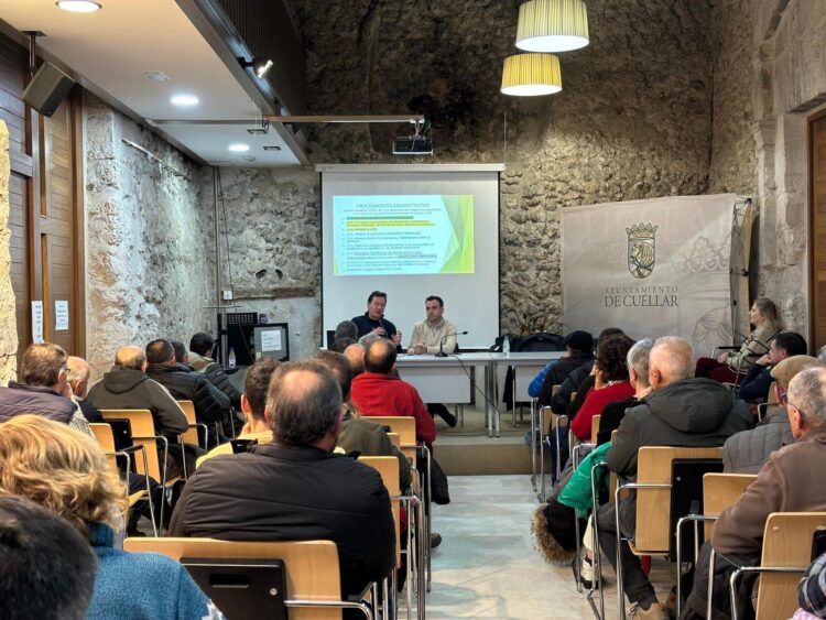 Instante de la charla sobre los proyectos de plantas de biogás / AYTO. DE CUÉLLAR