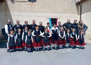 El grupo de danzas El Caño, germen de las nuevas aguederas.