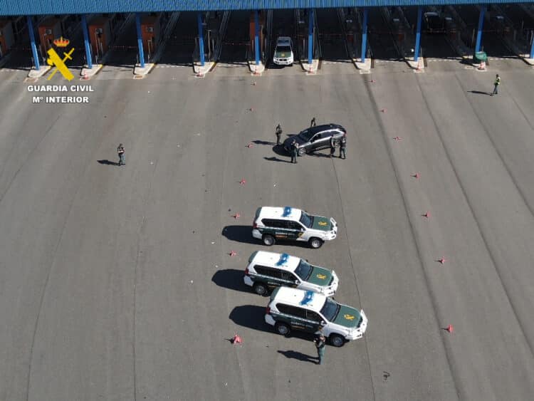 La Guardia Civil detiene a un presunto autor de un delito de tráfico de drogas durante un dispositivo / GUARDIA CIVIL