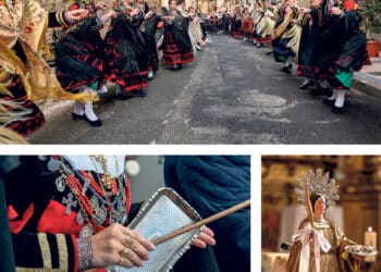 Los bailes, el bastón de mando, los trajes y la Santa mártir que sale en procesión en Zamarramala. / Luis Horcajada