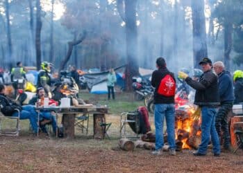Grupo de participantes en la concentración motorista ‘La Leyenda’ en Cantalejo / ICAL
