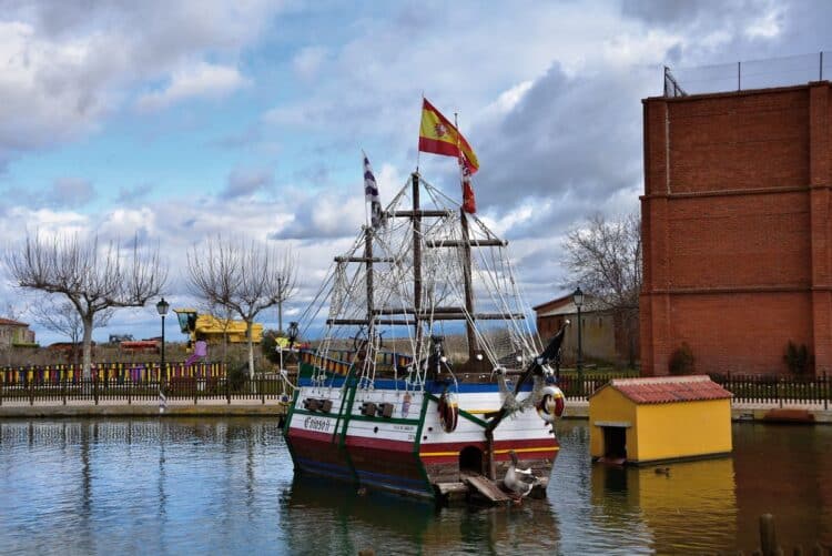 Labajos, agua, monte y garbanzos 1 Un “coloso” acuático en medio de la llanura castellana.