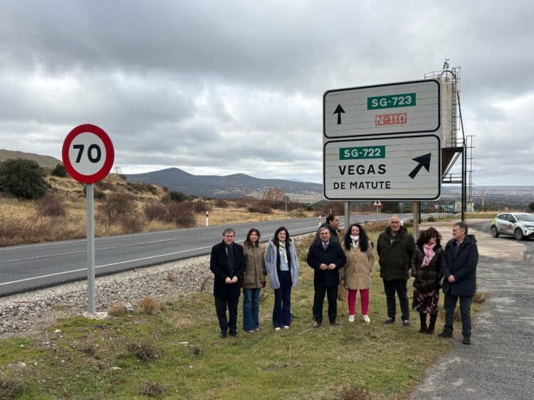 Movilidad invierte 1,15 millones en rehabilitar la carretera SG-723, entre Otero de Herreros y la N-110 1 El consejero de Movilidad y Transformación Digital en su visita a la vía en Otero de Herreros / JCYL