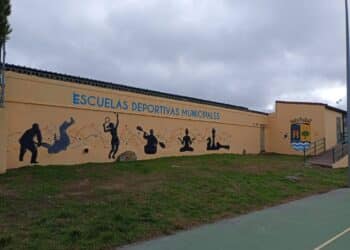 Grafitis en el vallado del campo municipal ‘La Mina’ / RR.SS. AYTO. PALAZUELOS DE ERESMA