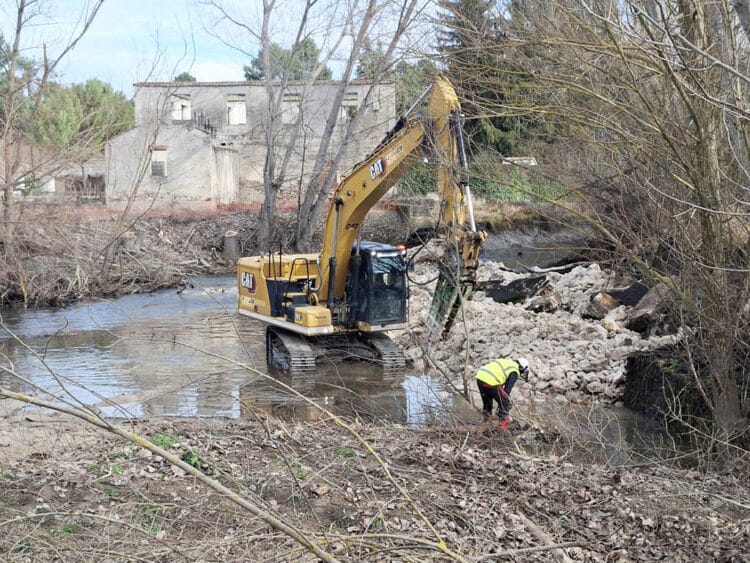 Convocada una manifestación contra el derribo del azud de Puente Mesa 1 Demolición de la presa / F.D.
