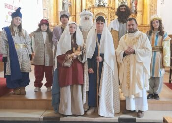 Misa en la iglesia parroquial / LOURDES MATARRANZ