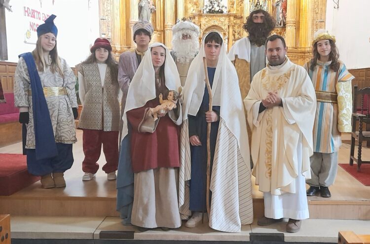 Misa en la iglesia parroquial / LOURDES MATARRANZ