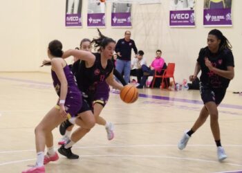 Sanroma en un instante entre Cochinillo Segoviano y CBC Ponce./CD SPORDEPORTE