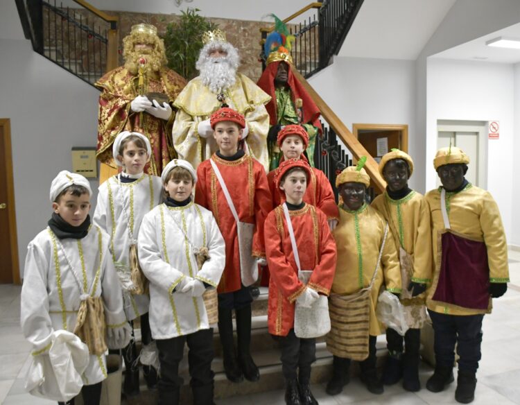 Los Reyes Magos visitan Nava de la Asunción/AMADOR MARUGÁN