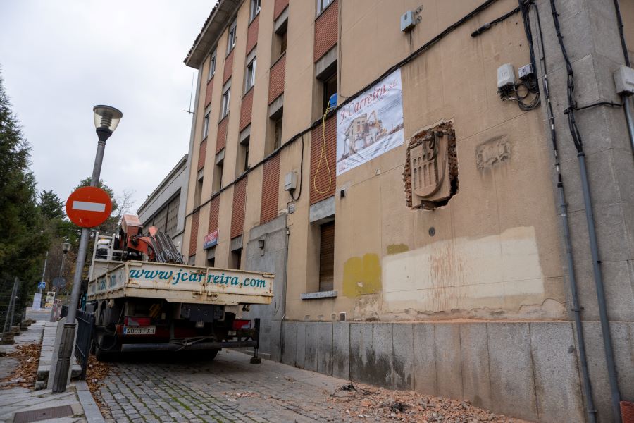 El Consistorio continúa las obras del Proyecto de Biodiversidad pese a la negativa a la prórroga 3 Edificio junto al Parque de Bomberos que albergó viviendas en su día, pendiente de demoler. / HÉCTOR CRIADO