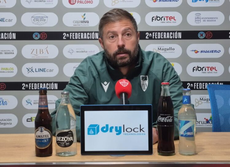 Joaquín Gómez en la previa del encuentro de la Segoviana frente al Marino./ JUAN MARTÍN-G. SEGOVIANA