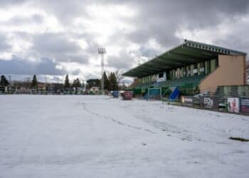 Campo de La Albuera nevado en la mañana del domingo./ HÉCTOR CRIADO