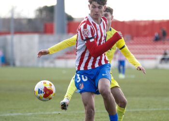 Miguel Cubo, con la camiseta del Atlético de Madrid./ AT. MADRID