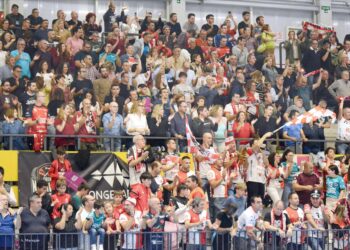 Afición del Balonmano Nava, en el Guerrer@s Naver@s./ AMADOR MARUGÁN