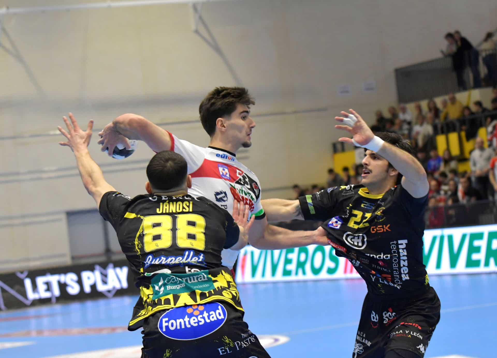 El BM Nava y el Tubos Aranda se reparten los puntos en la montaña rusa (32-32) 4 01 4w