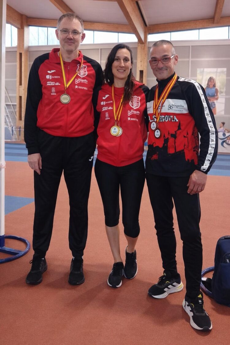 Medallas segovianas en el Máster Autonómico de pista cubierta 1 Medallistas autonómicos del CAS y el Venta Magullo./ CAS