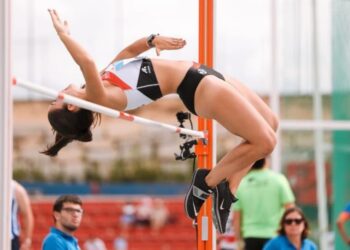 Victoria Briso, en la prueba de salto de altura./ CAS