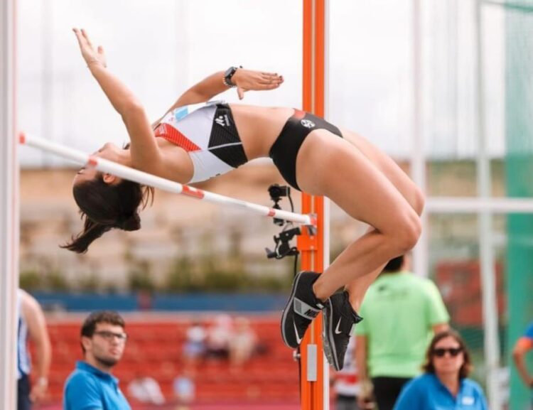 Victoria Briso, en la prueba de salto de altura./ CAS