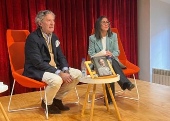 Jesús Álvarez junto a Elena Gutiérrez durante la presentación./ ASPD
