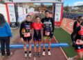 Marina Muñoz, en el centro tras vencer en el Duatlón de Soria./ FETRI