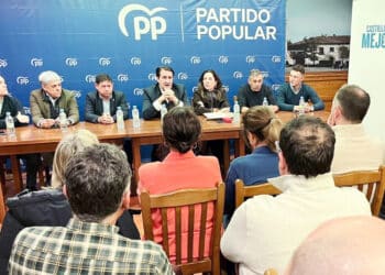Encuentro del PP de León con alcaldes y portavoces de la zona. ICAL.