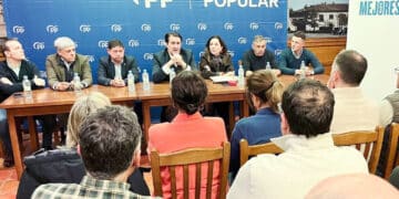 Encuentro del PP de León con alcaldes y portavoces de la zona. ICAL.