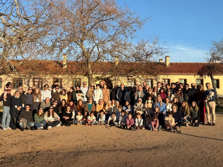Dolores Cuencas Álvarez cumple 100 años rodeada de familiares 1 Dolores Cuencas y su familia.