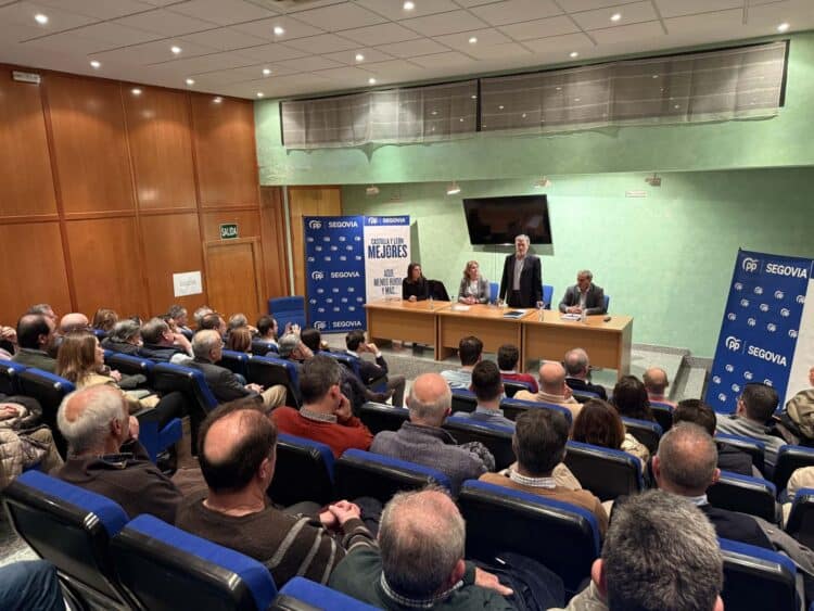 Un momento de la reunión celebrada en Cantalejo./ PP