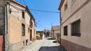 En las proximidades del Pirón (I) 8 Cubillo cuenta con unos 73 habitantes en su censo.