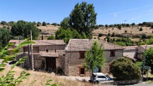 En las proximidades del Pirón (I) 9 Cubillo ha sido declarado Conjunto Monumental.