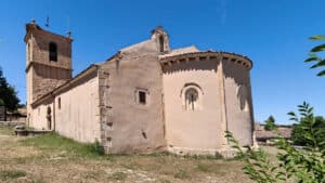 En las proximidades del Pirón (I) 11 Iglesia de San Cristóbal en Cubillo.