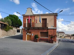 Encinas, pinos, robles y monte bajo 2 Ayuntamiento de Armuña.