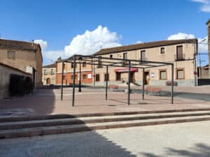 Encinas, pinos, robles y monte bajo 9 La Plaza del Caño.
