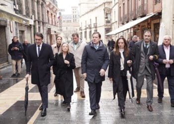 El candidato a la reelección a la presidencia de la Junta visita León. / Rubén Cacho