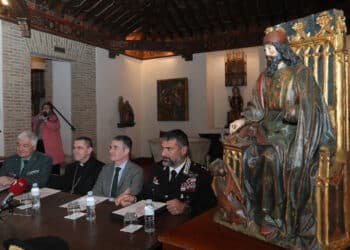 Al acto acudieron miembros del Ministerio de Cultura, de la Guardia Civil, los Carabinieri, Eurojust y los anticuarios que identificaron la obra. / Brágimo