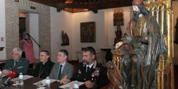 Al acto acudieron miembros del Ministerio de Cultura, de la Guardia Civil, los Carabinieri, Eurojust y los anticuarios que identificaron la obra. / Brágimo