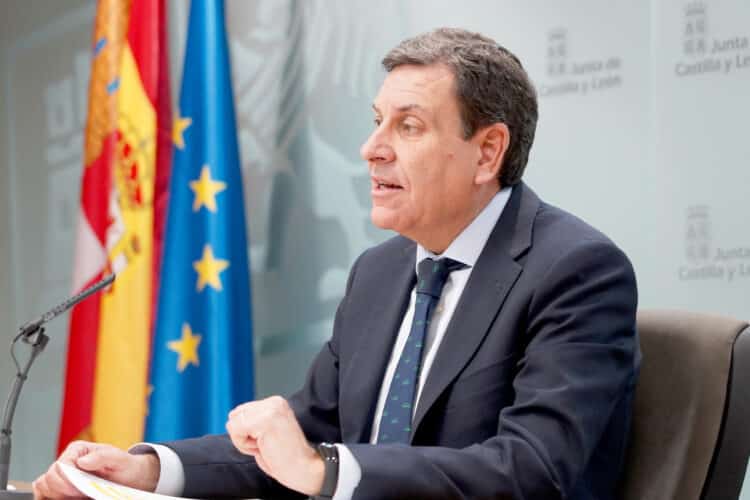 Rueda de prensa de Carlos Fernández Carriedo tras el Consejo de Gobierno. / Leticia Pérez