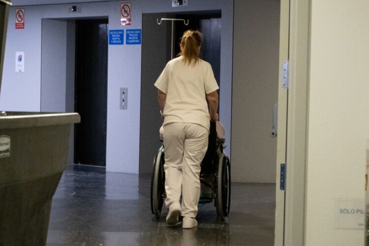 Pasillo en el Hospital de Segovia. / Héctor Criado