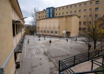 El patio durante las obras de la cubierta./HÉCTOR CRIADO