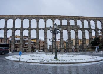Nieve en la Plaza Oriental. /HÉCTOR CRIADO