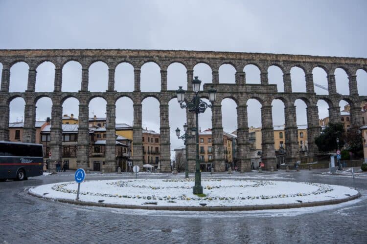 Nieve en la Plaza Oriental. /HÉCTOR CRIADO