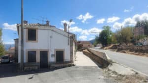 En las proximidades del Pirón (II) 11 La carretera comarcal SG-V-2315 atraviesa Chávida.