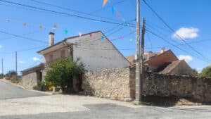 En las proximidades del Pirón (II) 10 Chávida cuenta en la actualidad con unos doce vecinos.