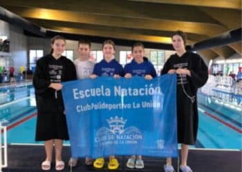 La delegación del club segoviano durante la cita en Ávila./CD CASINO DE LA UNIÓN