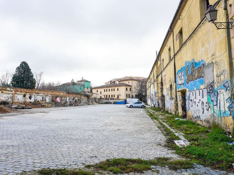 Zona de aparcamiento del Antiguo Regimiento. / Héctor Criado