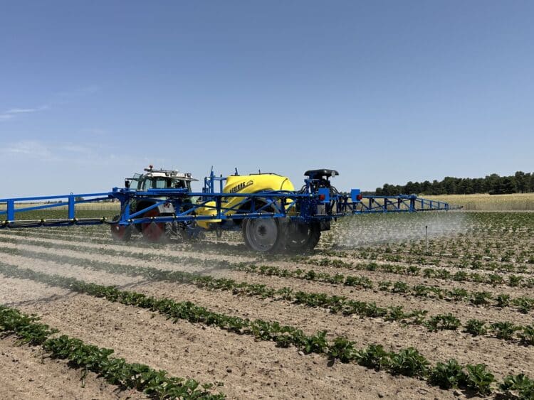 La empresa ubicada en Fuentepelayo se dedica a la distribución y venta de aperos agrícolas y recambios / PUENTE AGROINDUSTRIAL